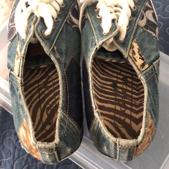 Coach - Picture 3 of 4